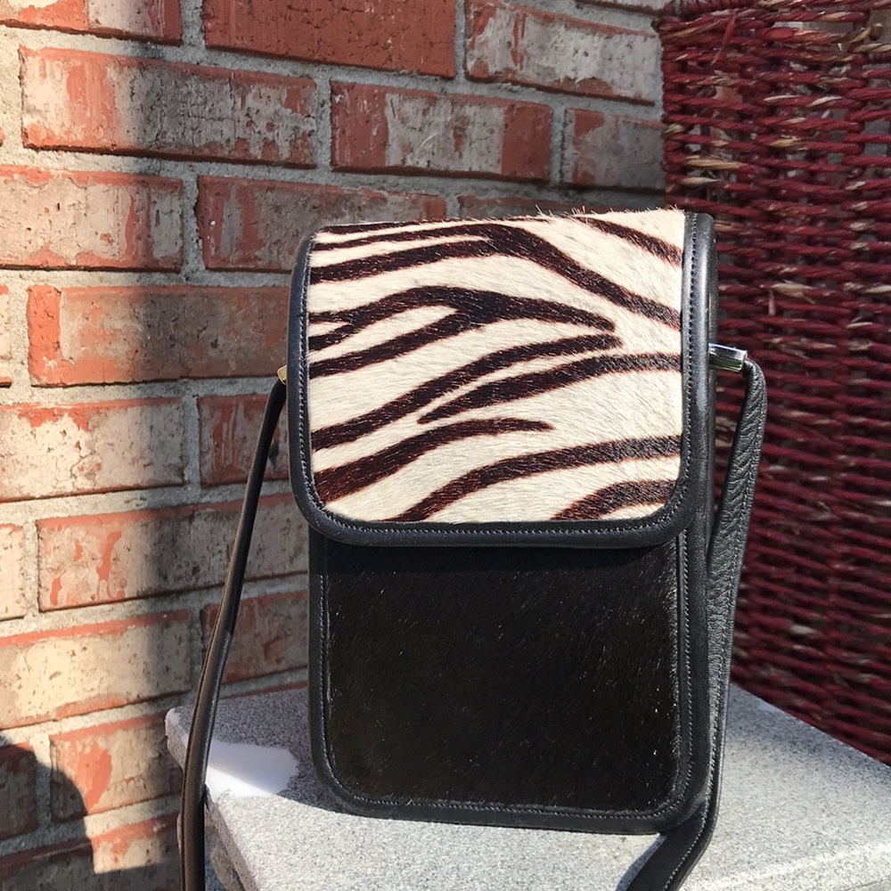 🚨B2G1 Vintage ITALIAN Black Leather Faux Animal Fur Crossbody Purse